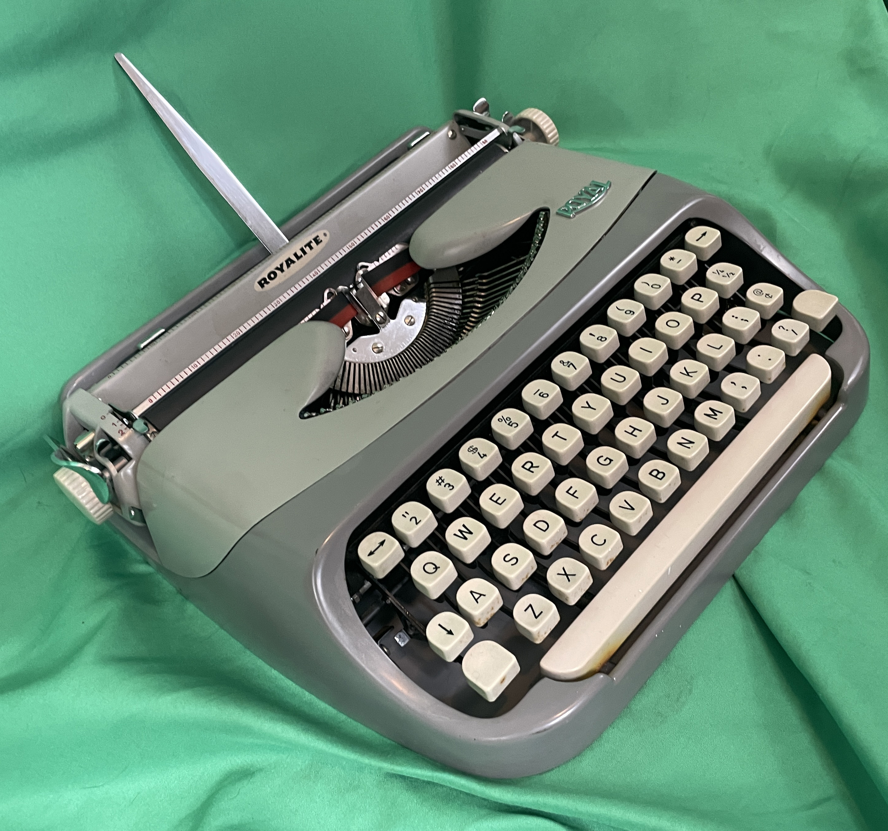 Royal Royalite Green Portable Typewriter W/ Original Case Made